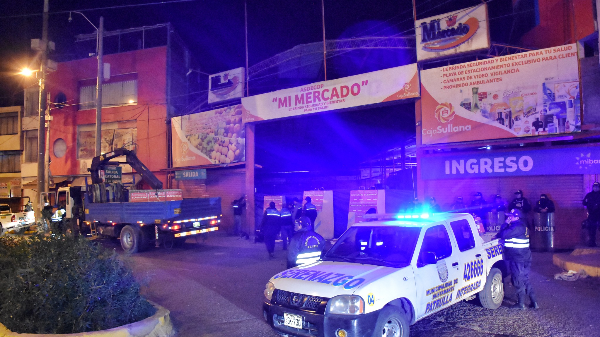 CIERRAN “MI MERCADO” EN AVELINO CACERES POR INFORMAL