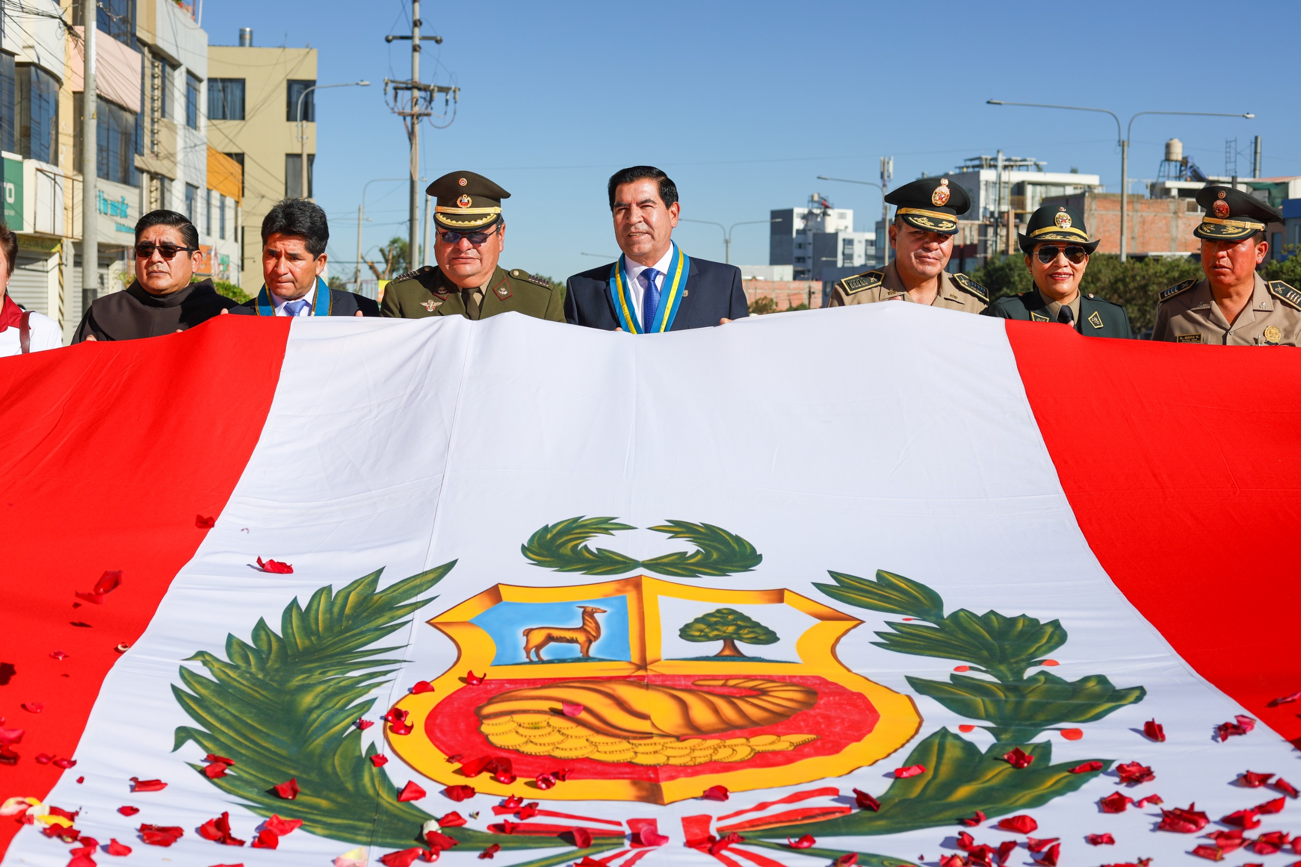 BUSTAMANTE Y RIVERO CELEBRA 29 AÑOS DE HISTORIA CON DEMOSTRACIÓN DE PATRIOTISMO